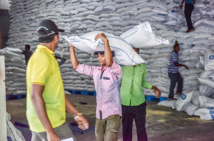 ހަކުރު ކިލޯއެއް ގަތީ ތިން ގުނަ ބޮޑުކޮށް 16ރ.އަށް