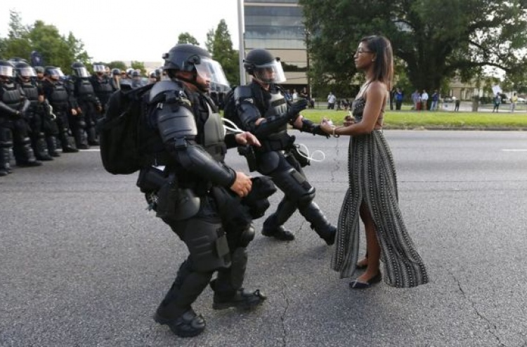 މި އަންހެން މީހާގެ ހިތްވަރަށް ގިނަ ބައެއްގެ ސާބަސް