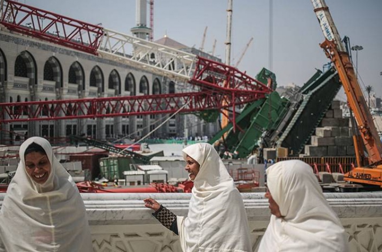 ކްރޭން ވެއްޓުމުން 14 މީހެއްގެ ޝަރީއަތް ފަށައިފި