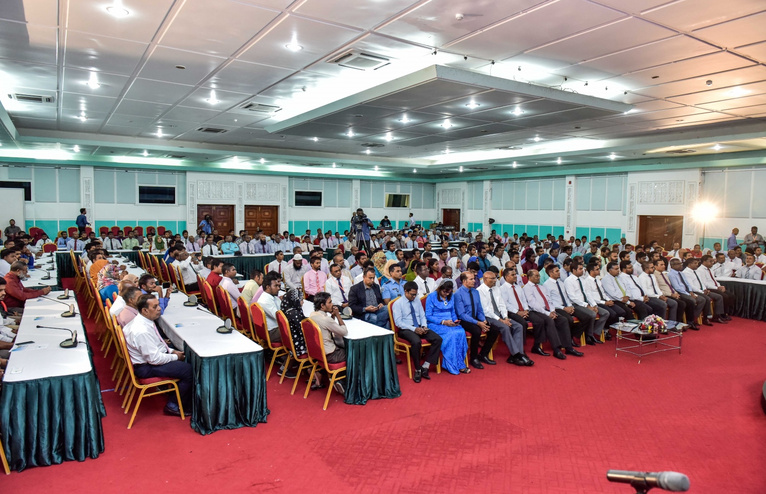 ސާފު ރާއްޖޭ މަހާސިންތާގެ ބައިވެރިން ދަރުބާރުގޭގައި -މިހާރު ފޮޓޯ:ނިޝާން އަލީ