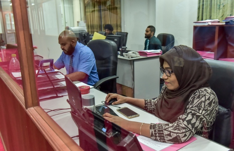 ސިވިލް ސާވިސްގެ ވަޒީފާ ދިނުން މެދުކަނޑާލައިފި