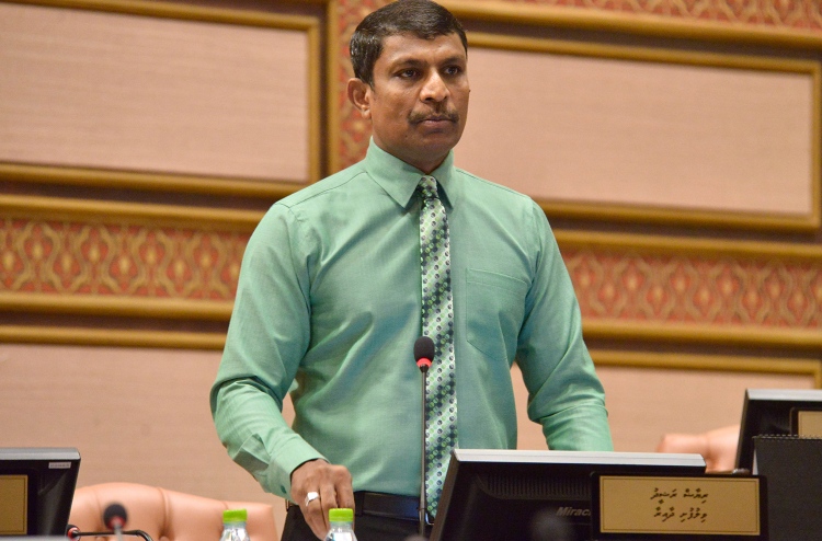 ވިޕްލައިނާ ހިލާފުވި ކަމުގެ ތުހުމަތު ރިޔާޒް ރަޝީދަށް!