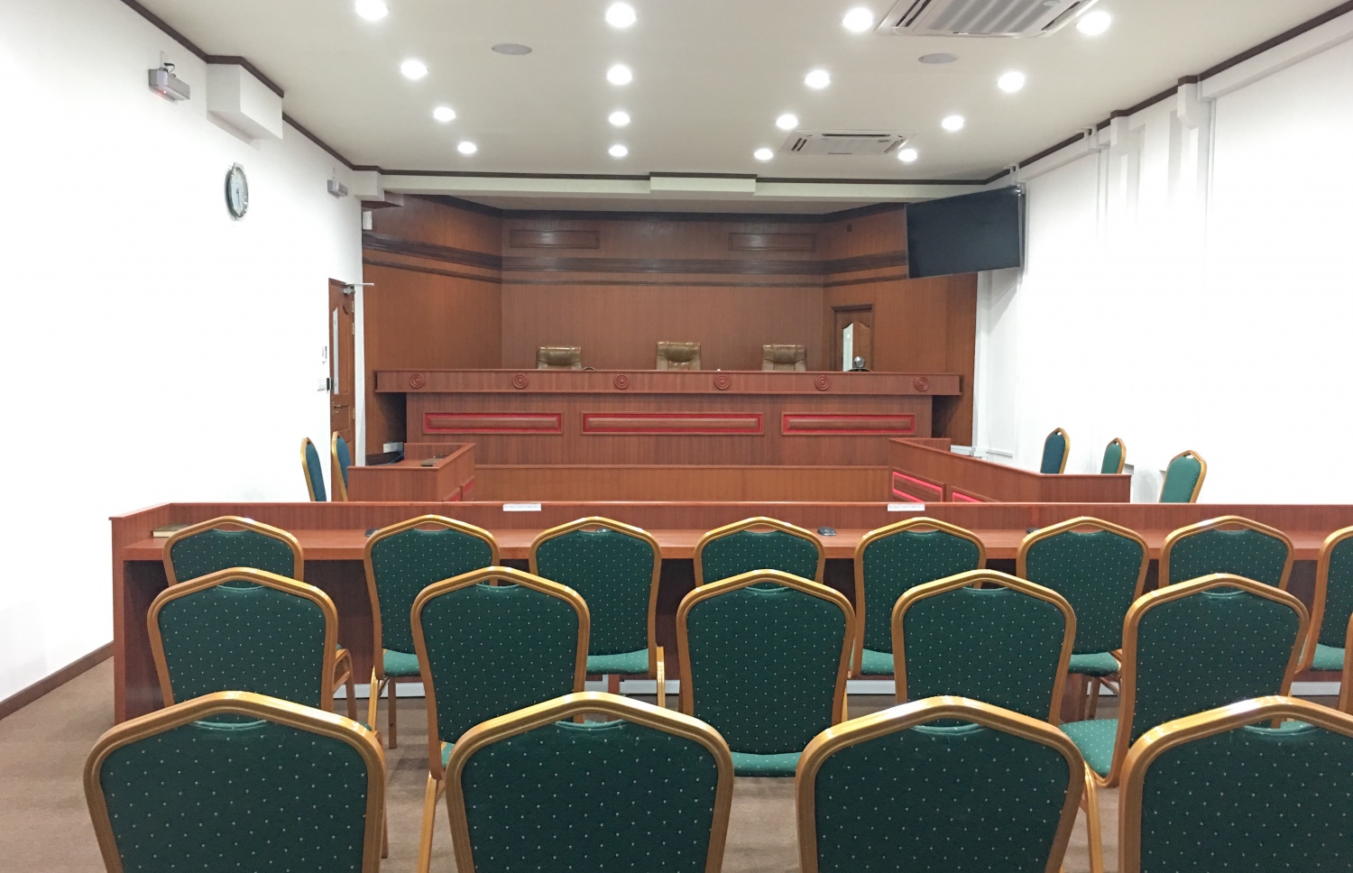 ޝަރީއަތް ހިންގާ މާލަމެއް: ހެކިންގެ މައުލޫމާތު ލީކު ކުރުމުގައި މުއައްސަސާތަކުގެ ތެެރެއިން ބައެއް ފަރާތްތަކުގެ ބައިވެރިވުން އޮންނަ ކަމަށް ވޭ --ފޮޓޯ/މިހާރު