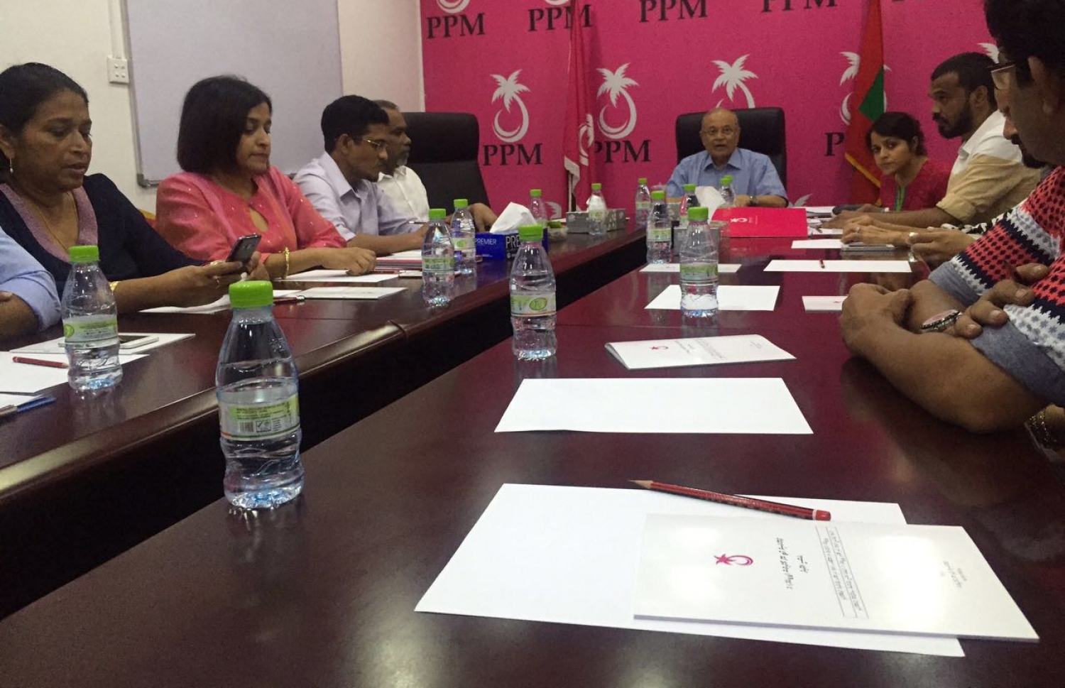 ޕީޕީއެމުން މި އަހަރުގެ ޖުލައި 19 ގައި ބޭއްވި ކައުންސިލް ބައްދަލުވުމުގެ ރިޔާސަތު މައުމޫން ބަލަހައްޓަވަނީ.---ފޮޓޯ: ޕީޕީއެމް