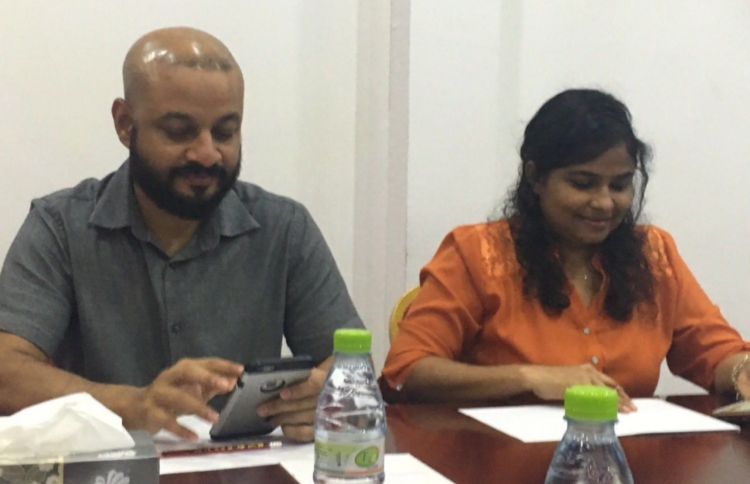 ރޭ ބޭއްވި ޕީޕީއެމް ކައުންސިލް ބައްދަލުވުމުގައި ފާރިސް ބައިވެރިވެވަޑައިގަންނަވަނީ. --ފޮޓޯ: ޕީޕީއެމް