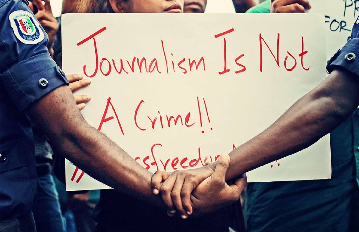 ނޫސްވެރިކަމުގެ ދިފާއުގައި އަޑު އުފުލަނީ.