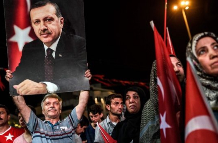 ތުރުކީގެ ރިޔާސީ ގާޑުންގެ ލަޝްކަރު އުވާލަނީ