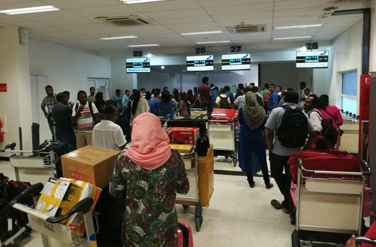 ލަންކާއަށް ނުފުރުނު މީހުން އެހެން ބޯޓެއްގައި ފޮނުވާލަނީ