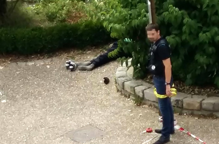 ފްރާންސްގެ ފާދިރީ މަރާލީ ޓެގް އަޅުވާފައި ހުރި މީހެއް