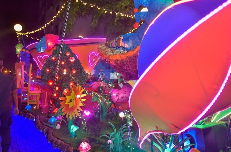 ޑިޒްނީ އާއި ސްޓާވޯޒްގެ ކެރެކްޓާތަކުން މަގުތައް ފުރިއްޖެ