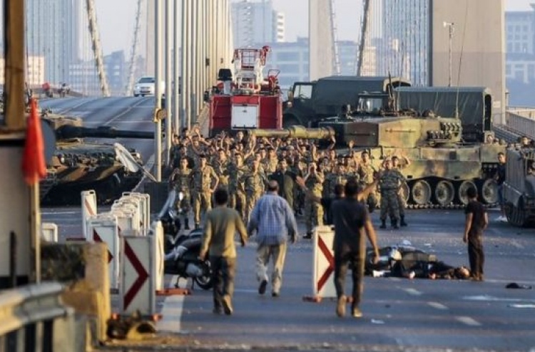 ތުރުކީގެ ބަޣާވާތުގައި ބައިވެރިވީ 9،000 ސިފައިން