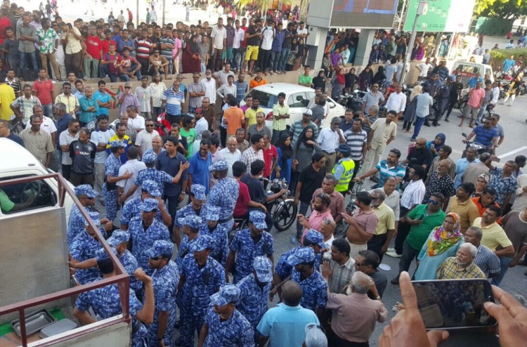 ފުލުހުން ނަން ޓެގު ނުޖެހުން ބޮޑު މައްސަލައަކަށް!