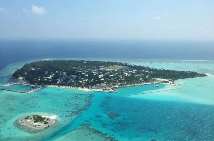 ފ. އަތޮޅަށް ދިޔަ ދެ ނޫސްވެރިއަކަށް ބިރުދައްކައިފި