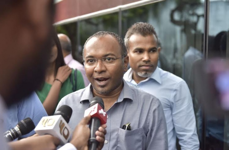 އަމާޒަކީ ނަޝީދަށް ވާދަކުރެވޭގޮތް ހެދުން: ހަސަން ލަތީފު