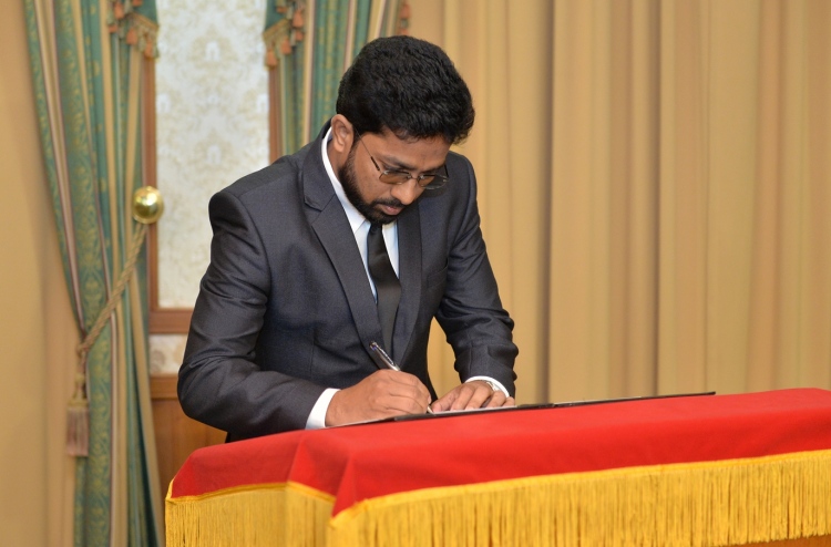 ހޯމް މިނިސްޓަރު ކަމަށް އަޒްލީން ހަމަޖައްސަވައިފި