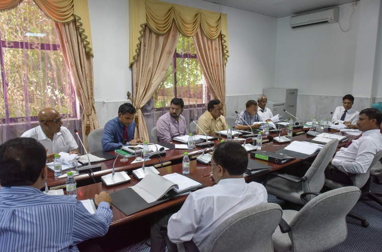 ކާޑުގެ އަގު ބޮޑުކުރި މައްސަލަ މަޖިލީހުން ބަލަނީ