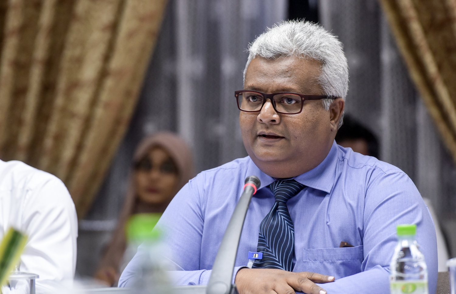 އަބުރުގެ ގާނޫނާ ގުޅޭ ގޮތުން، އޭރުގެ މީޑިއާ ކައުންސިލްގެ ރައީސްގެ ހައިސިއްޔަތުން މޮންދު ރައްޔިތުންގެ މަޖިލިހުގެ ކޮމެޓީ އަށް ޖަވާބުދާރީވަނީ: ރާއްޖެ ޓީވީ އެއް މިލިއަން ރުފިޔާ ޖޫރިމަނާ ކުރުމުން ބްރޯޑްކާސްޓިން ކޮމިޝަނަށް ވަރަށް ބޮޑަށް ފާޑުވިދާޅުވި.---މިހާރު ފައިލް ފޮޓޯ