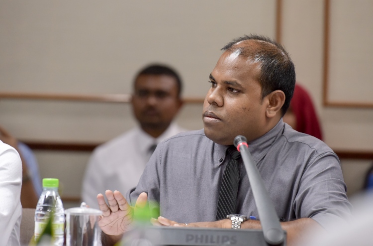 "ސިޔާސީ ހަބަރުތައް ލިޔުން ހުއްޓުމަކަށް އަންނާނެ"