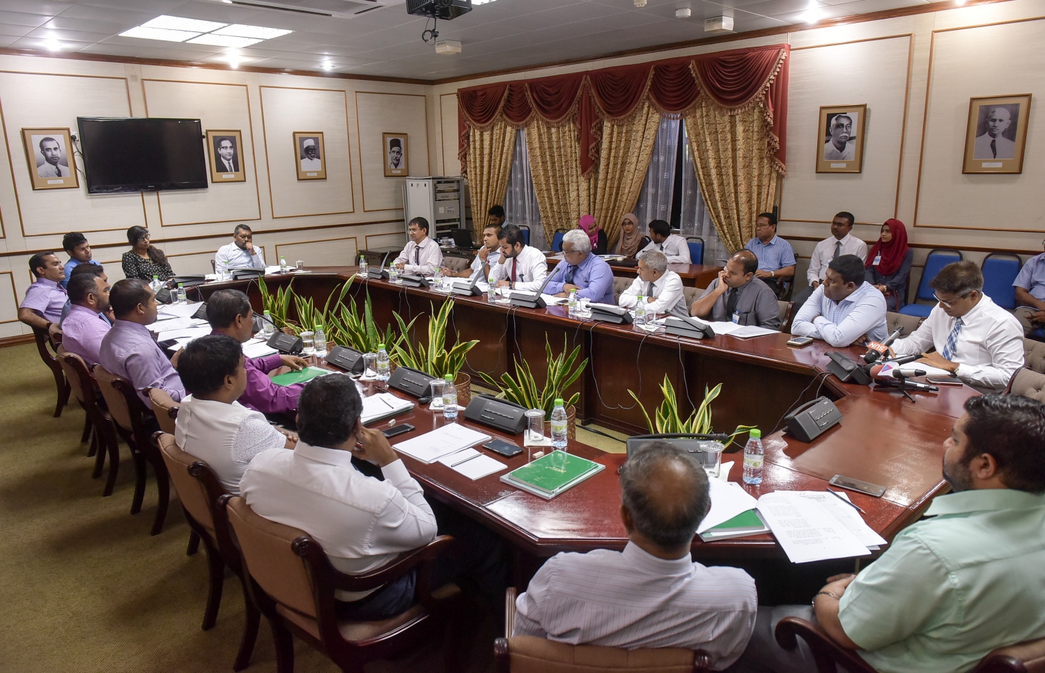 އަބުރުގެ ބިލް ދިރާސާކުރާ މަޖިލިހުގެ ކޮމިޓީން މީޑިއާ ކައުންސިލްގެ ހިޔާލުތައް ހޯދަނީ.---ފޮޓޯ: ނިޝާން އަލީ/މިހާރު