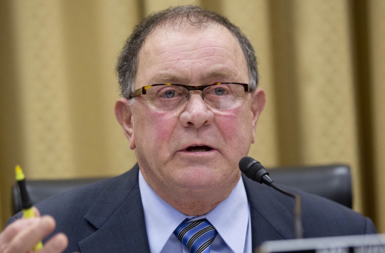 ވޯޓު ދޭނީ ހިލަރީ އަށް: ރިޕަބްލިކަން ޕާޓީގެ މެންބަރު