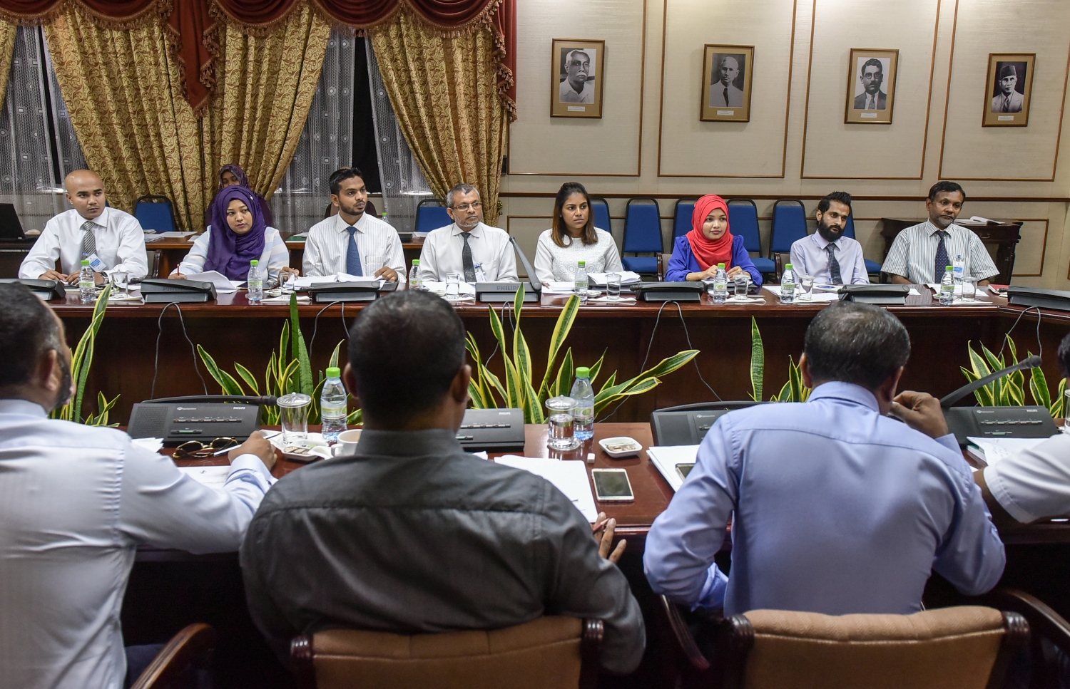 އަބުރުގެ ގާނޫނާ ގުޅޭ ގޮތުން ބްރޯޑްކާސްޓިން ކޮމިޝަންގެ ވިސްނުން، އެ ބިލް ދިރާސާކުރި ކޮމިޓީއާ ހިއްސާ ކުރަނީ.---މިހާރު ފައިލް ފޮޓޯ" ނިޝާން އަލީ