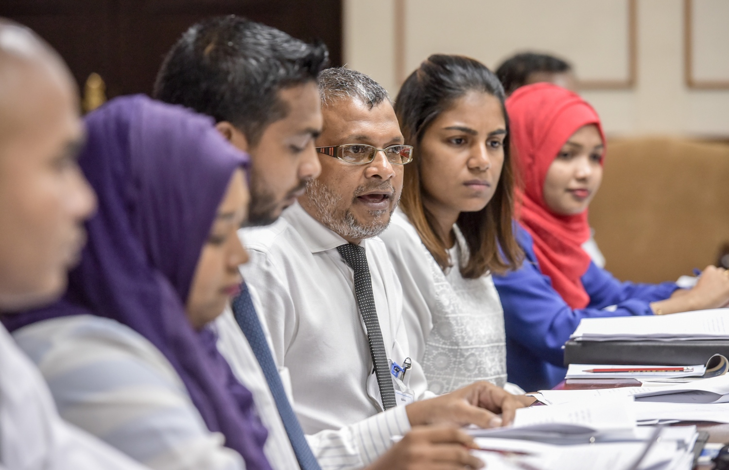 ބްރޯޑްކާސްޓިން ކޮމިޝަންގެ އިސްވެރިން ކޮމެޓީގައި. އަބުރުގެ ބިލަށް ކޮމިޝަނުން ވަނީ ތާއީދުކޮށްފައި. - ފޮޓޯ: ނިޝާން އަލީ / މިހާރު