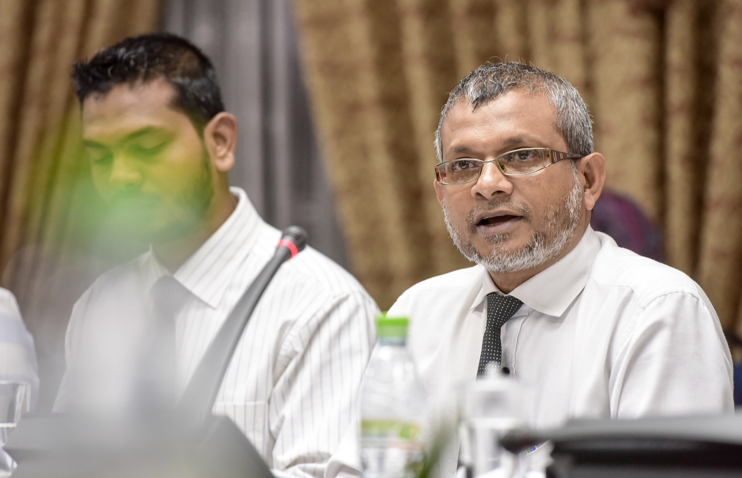 ބްރޯޑްކާސްޓިން ކޮމިޝަންގެ ރައީސް މުހައްމަދު ޝަހީބް މަޖިލީހުގެ ކޮމެޓީއެއްގައި