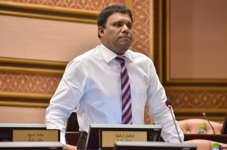 "ކާޑު އަގުހެޔޮކުރޭ، ރައީސް ވަނީ ހައްދުފަހަނައަޅާފައި"