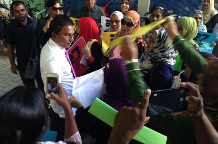 ބިލަށް ވޯޓު ނުދޭން ގޮވާލަން މަޖިލިސް ދޮށަށް