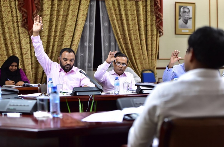 ކޮލަމް ށަވިޔަނި: ހެދި ނުބައި ރަނގަޅެއް ނުކުރެވޭނެ!