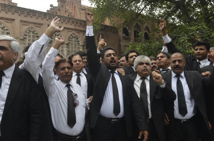 ޕާކިސްތާނުގެ ވަކީލުން ކޯޓުތައް ބޮއިކޮޓްކޮށްފި