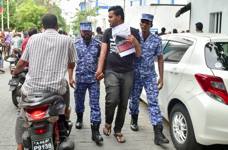 ދުސްތޫރުން މަނާ، ގާނޫނުން ހުއްދަ