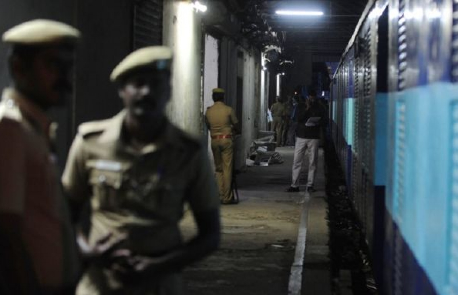 ފައިސާ ހުރި ރޭލުން ވައްކަން ކުރިކަން އެނގުނީ ޗެންނާއީ އަށް މަޑުކުރި ފަހުން. --ފޮޓޯ:އޭއެފްޕީ