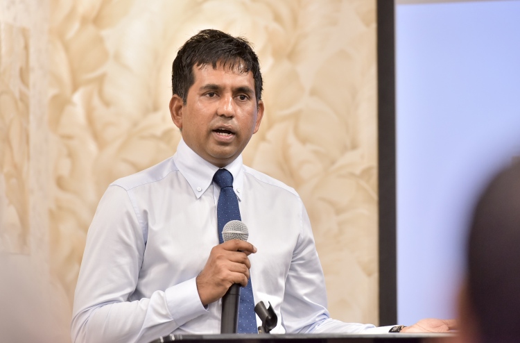 "މުސާރަ އަށް ހަ ބިލިއަން ރުފިޔާ ބިދޭސީން ބޭރުކުރޭ"