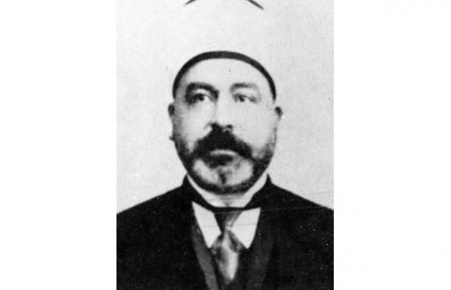 ޝައިޚް މުޙައްމަދު ޢަބްދުހްގެ ދަރިވަރެއްކަމުގައިވާ ޝައިޚް މުޙައްމަދު ރަޝީދު ރިޟާ (އަވަހާރަވީ 1354ހ./1935މ.). ޝައިޚު ޢަބްދުހޫގެ ޤުރްއާން ތަފްސީރު އެކުލަވާލައްވައި އިތުރު ތަޢުލީޤުތަކާއި އެކު ޝައިޚު ރަޝީދު ރިޟާ އޭނާގެ މަނާރު މަޖައްލާގައި ޝާއިޢު ކުރެއްވި. މި ތަފްސީރު ލިޔެވިފައިވަނީ ޔޫސުފު ސޫރަތުގެ ނިޔަލަށް. މި ތަފްސީރު، ފަހުން، 13 ޖިލްދުގެ މައްޗަށް އެކުލެވޭ ފޮތެއްގެ ސިފައިގައި ޝާއިޢު ކުރި.