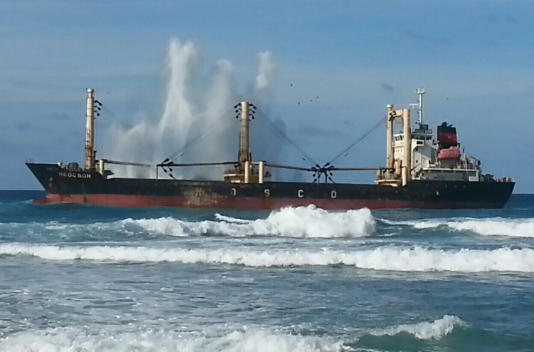 ފަރަށް އެރި ބޯޓުގެ ހުރިހާ ހިލައެއް އުކާލަނީ!