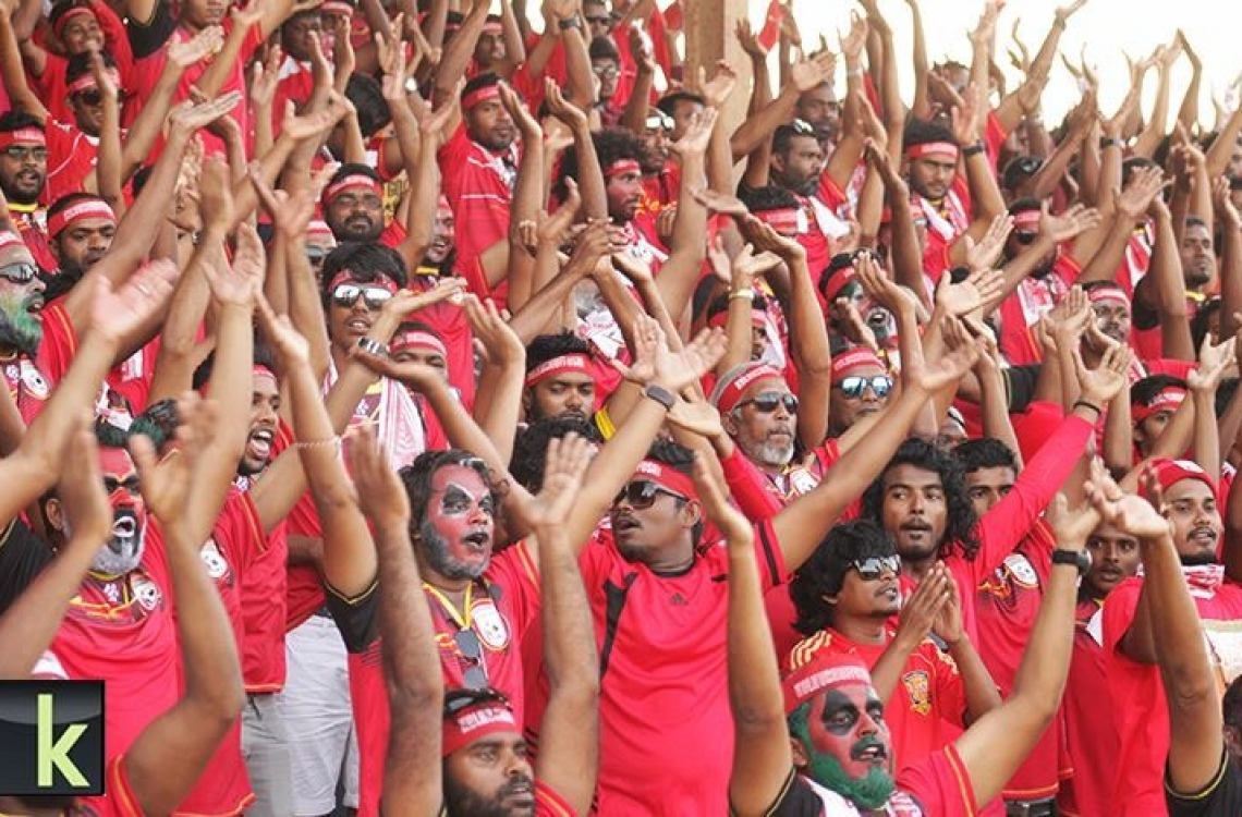 ހދ. ކުޅުދުއްފުށި: އޮގަސްޓް 16، 2016 - މިނިވަން ފުޓްބޯޅަ މުބާރާތުގެ ހދ. އަތޮޅު ފައިނަލުގައި ކުޅުދުއްފުށްޓާއި ހަނިމާދޫ ކުޅުނު މެޗުގައި ކުޅުދުއްފުށި ޓީމުގެ ސަޕޯޓަރުން ތަރުހީބު ދެނީ: މި މެޗު 9-0 އިން ކާމިޔާބުކުރީ ހަނިމާދޫ. --ފޮޓޯ: ކުޅުދުއްފުށި އޮންލައިން