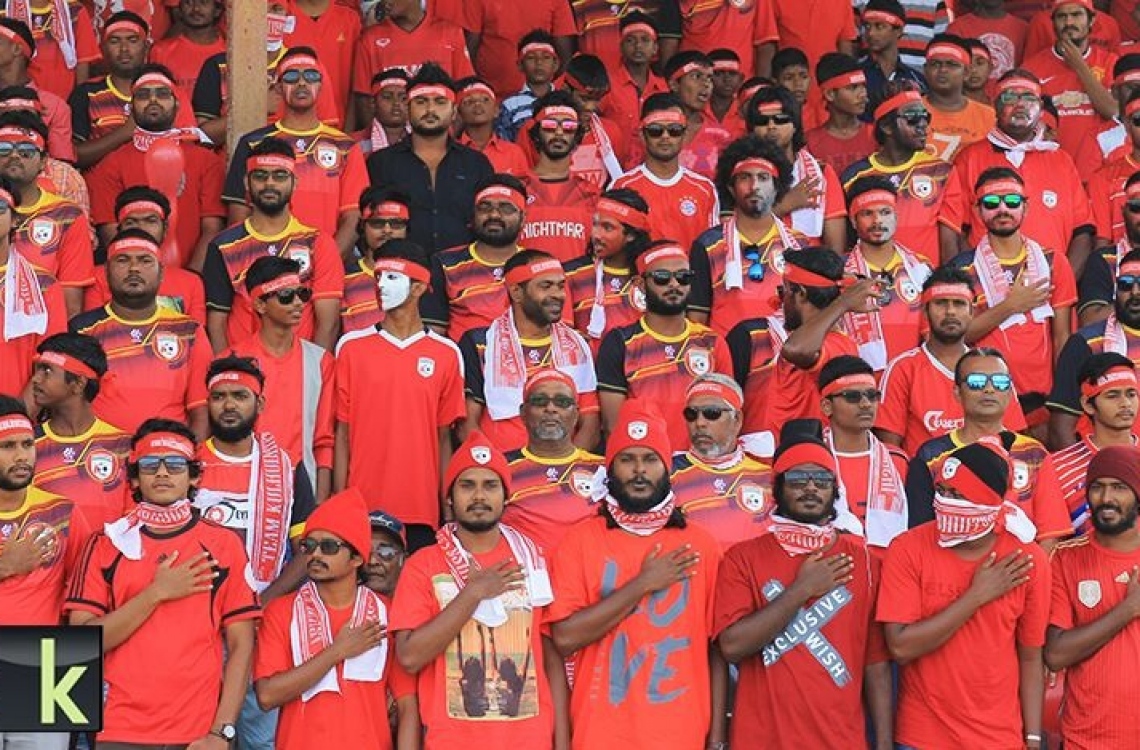 ހދ. ކުޅުދުއްފުށި: އޮގަސްޓް 16، 2016 - މިނިވަން ފުޓްބޯޅަ މުބާރާތުގެ ހދ. އަތޮޅު ފައިނަލުގައި ކުޅުދުއްފުށްޓާއި ހަނިމާދޫ ކުޅުނު މެޗުގައި ކުޅުދުއްފުށި ޓީމުގެ ސަޕޯޓަރުން ތަރުހީބު ދެނީ: މި މެޗު 9-0 އިން ކާމިޔާބުކުރީ ހަނިމާދޫ. --ފޮޓޯ: ކުޅުދުއްފުށި އޮންލައިން