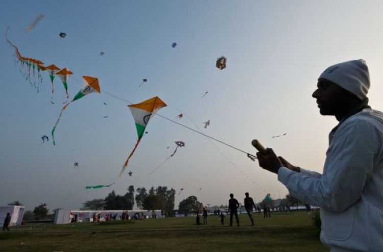 ފުޅިތޮށިލީ ރޮދި ކަރުގައި އެޅި، ތިން މީހުން މަރުވެއްޖެ