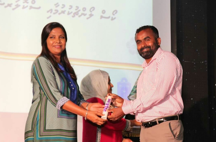 މާސްޓާޒް ކޯހަށް ހޮވުނު ޓީޗަރުންނަށް ލިއުން ހަވާލުކޮށްފި