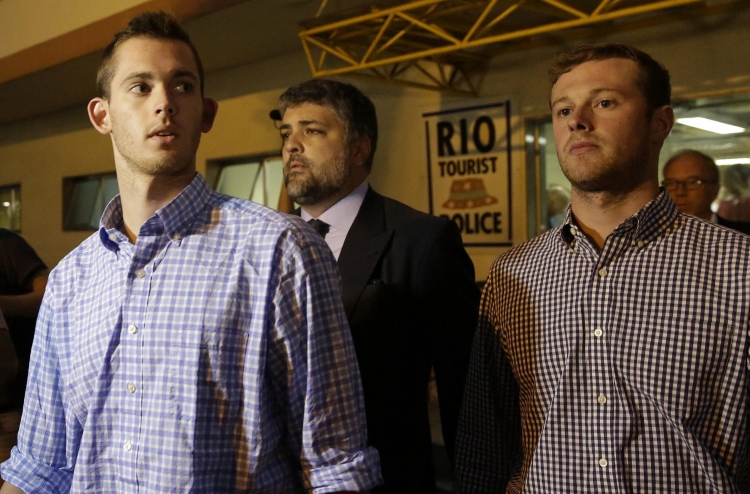 ފެތުންތެރިން އޮޅުވާލުމުން އެމެރިކާ އިން މައާފަށް އެދެފި