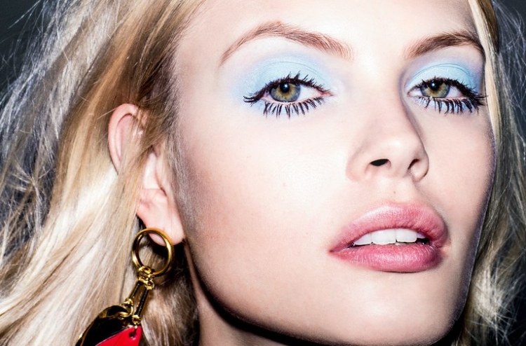 "ބްލޫ އައި" މޭކަޕް ކުރާނެ ގޮތް