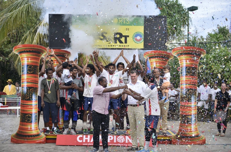 ޒޯން ފަހެއްގެ ޗެމްޕިއަންކަން އަނަންތަރާ އަށް