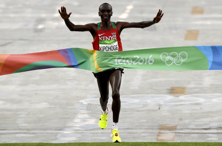 އޮލިމްޕިކްސްގެ މެރެތަން ކެންޔާގެ ކިޕްޗޯޖް ކާމިޔާބުކޮށްފި