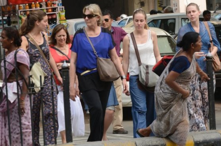 ޓޫރިސްޓުން ސްކާޓް ނުލުމަށް މިނިސްޓަރަކު އެދިވަޑައިގެންފި