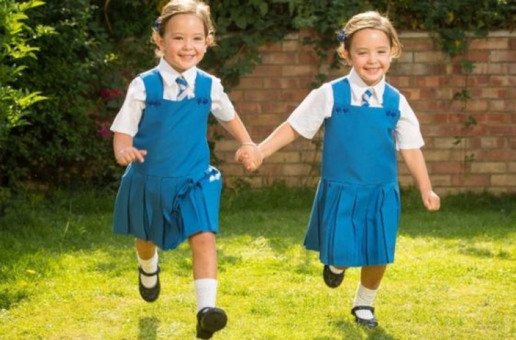 އެއް ހަށިގަނޑުން ގުޅުނު ދެބެން ސްކޫލަށް ދާން ތައްޔާރު