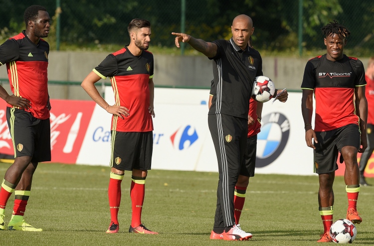 ތަޖުރިބާ ކުޑަ ކޯޗު އޮންރީ އަށް ކުޅުންތެރިންގެ ތައުރީފް