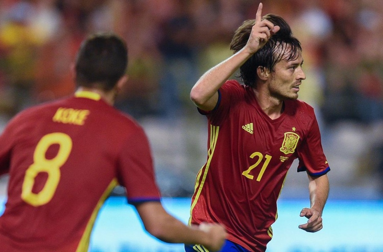 އާ ކޯޗުންގެ ކުރިމަތިލުން ސްޕެއިން ކާމިޔާބުކޮށްފި