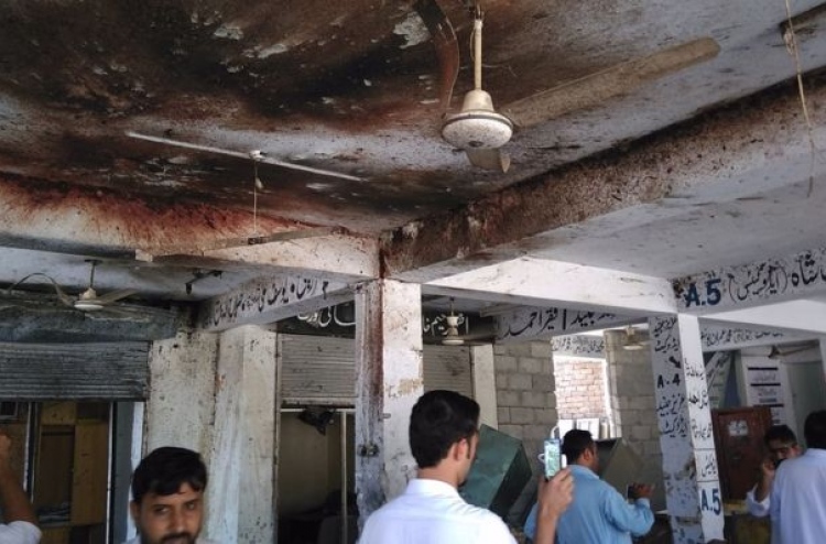 ޕާކިސްތާނުގެ ކޯޓެއްގައި ބޮމުގެ ހަމަލާއެއް ދީ 12 މަރު