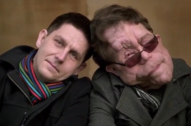 މި އެއްމާބަނޑު ދެބެއިން އުފަންވި އިރު ސިފަ އެއްގޮތް